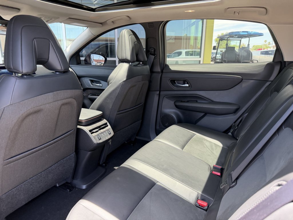 Used 2025 Nissan Ariya FWD image 32