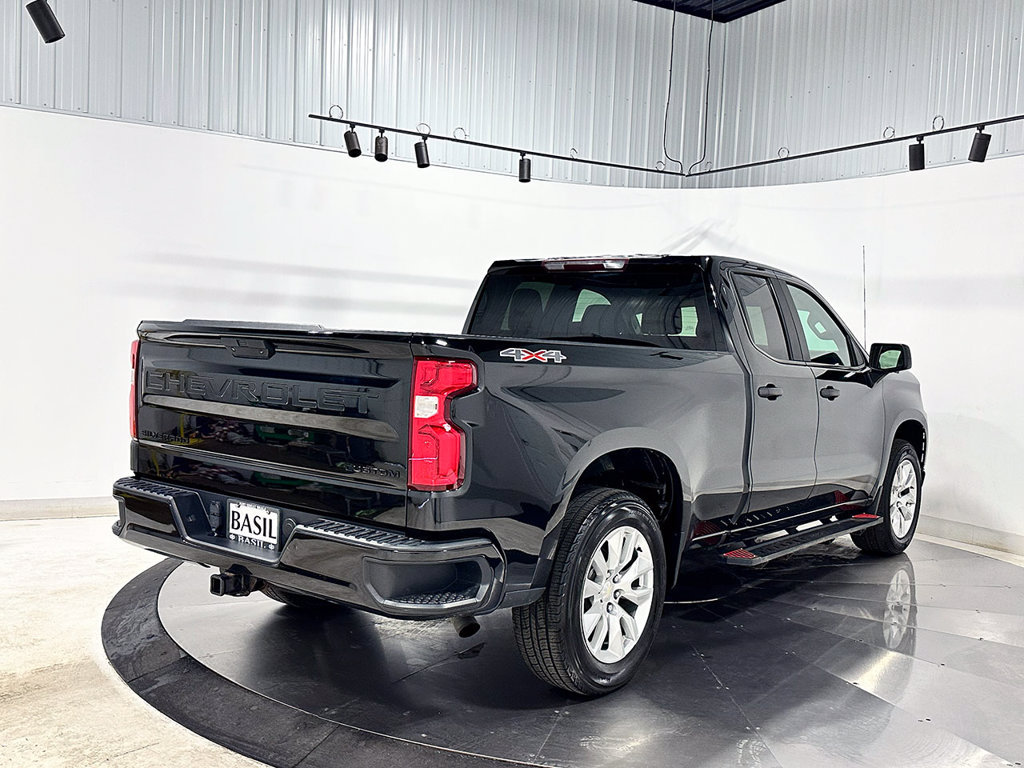 Used 2020 Chevrolet Silverado 1500 Custom w/ Custom Value Package AWD/4WD image 12