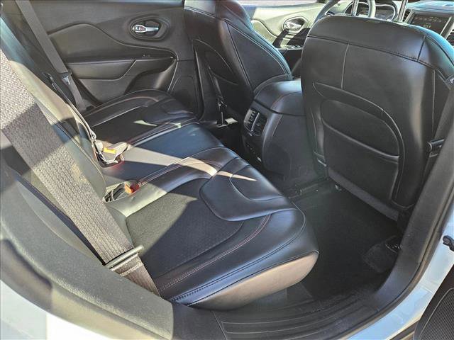 Used 2020 Jeep Cherokee Trailhawk image 18