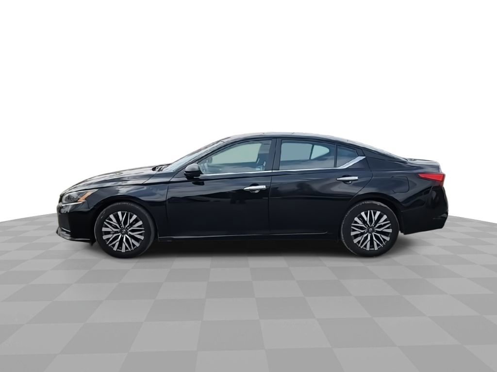 Used 2025 Nissan Altima 2.5 SV FWD image 5