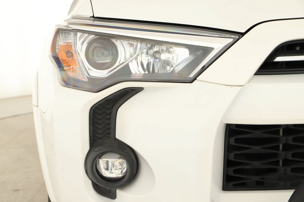 Used 2021 Toyota 4Runner TRD Off-Road Premium w/ Moonroof Package AWD/4WD image 40