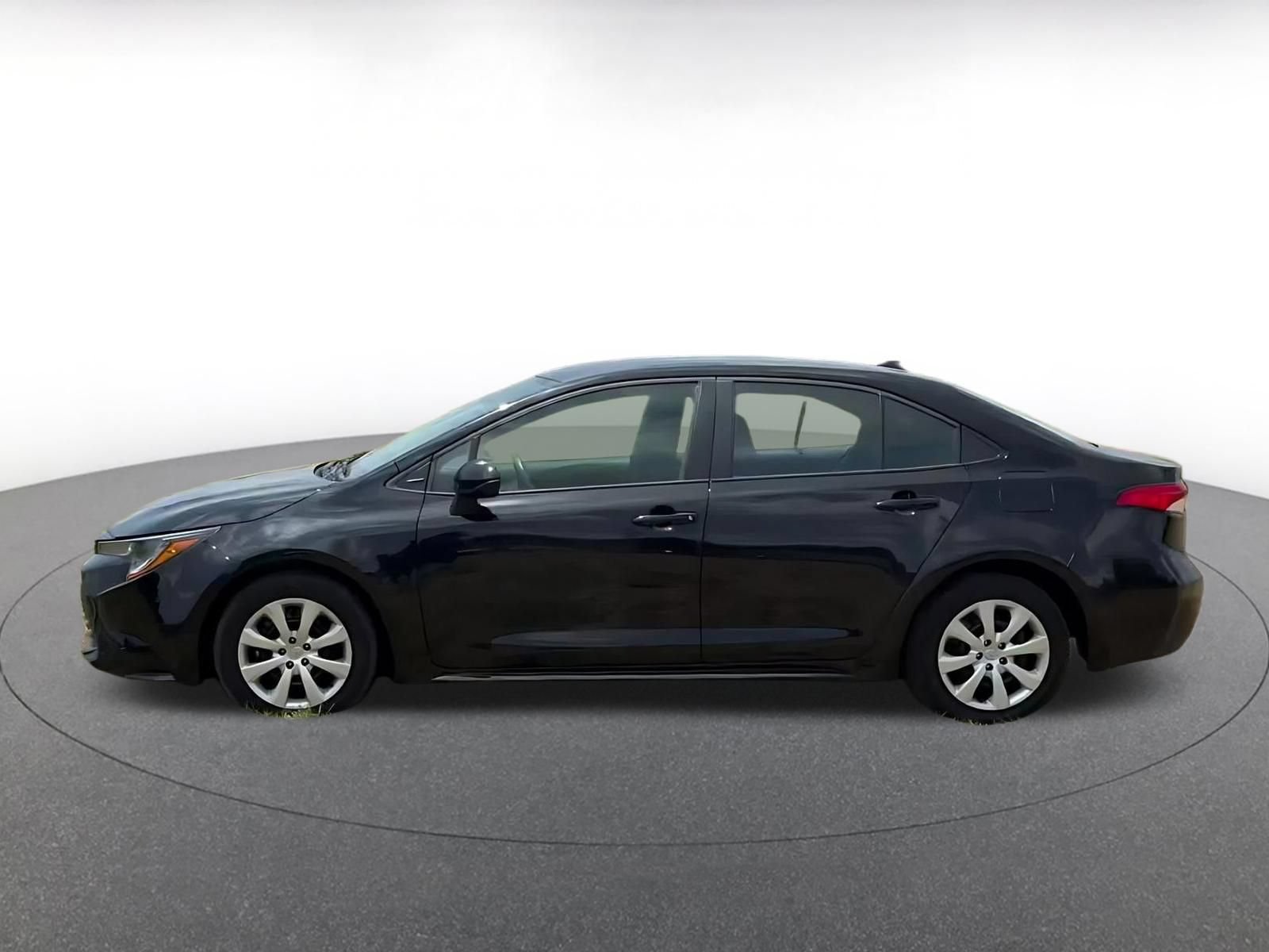 Used 2025 Toyota Corolla LE FWD image 8