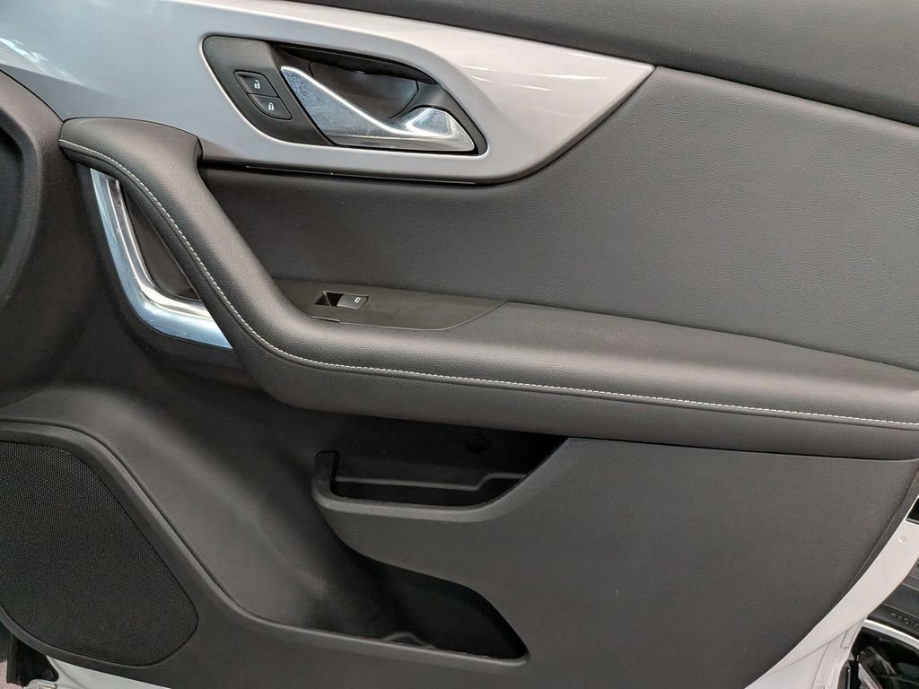 Used 2025 Chevrolet Blazer LT image 30