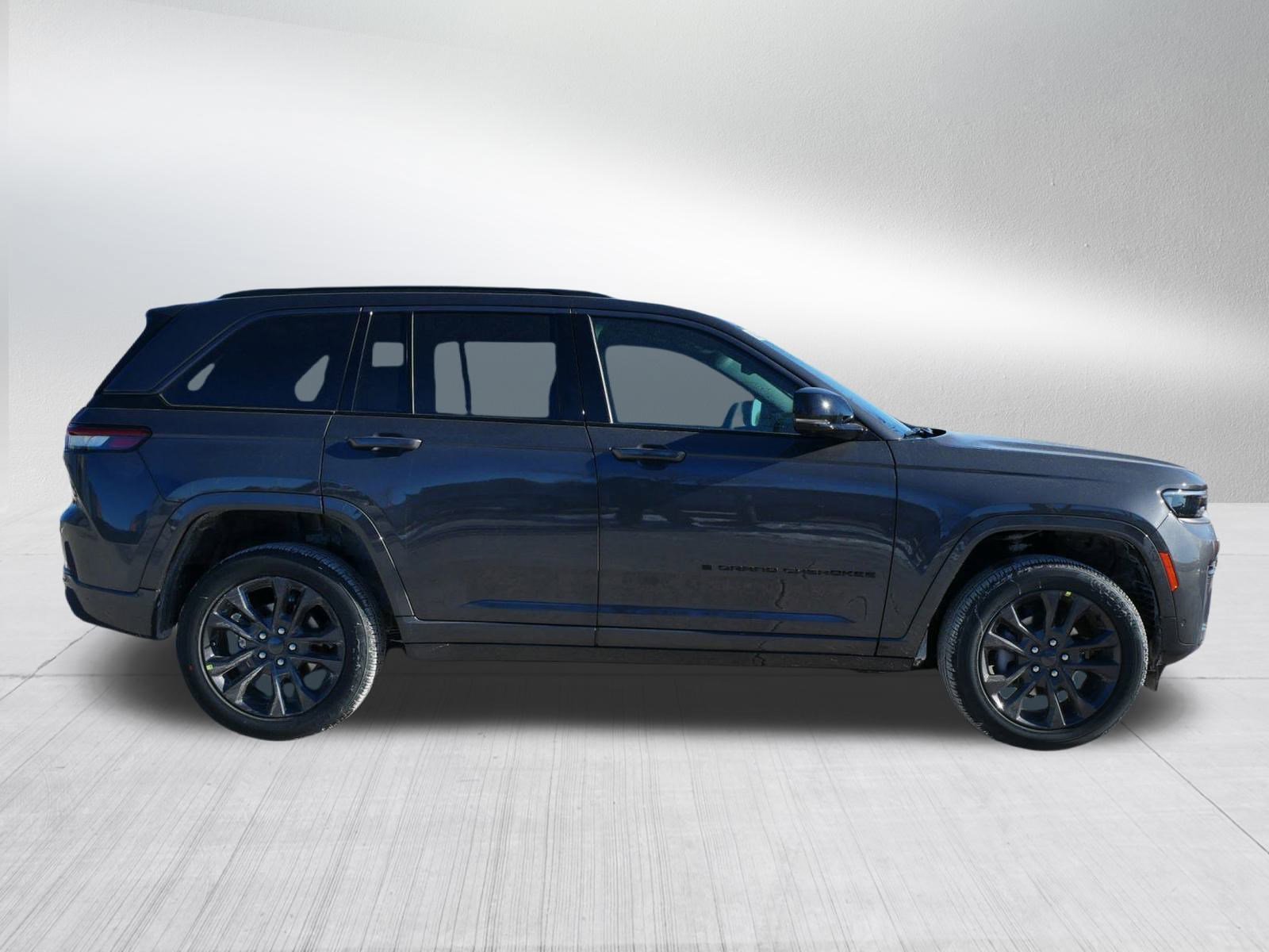 New 2026 Jeep Grand Cherokee Limited Reserve AWD/4WD image 8