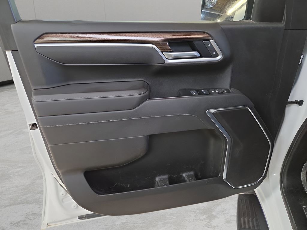 Used 2025 Chevrolet Silverado 1500 LT image 10