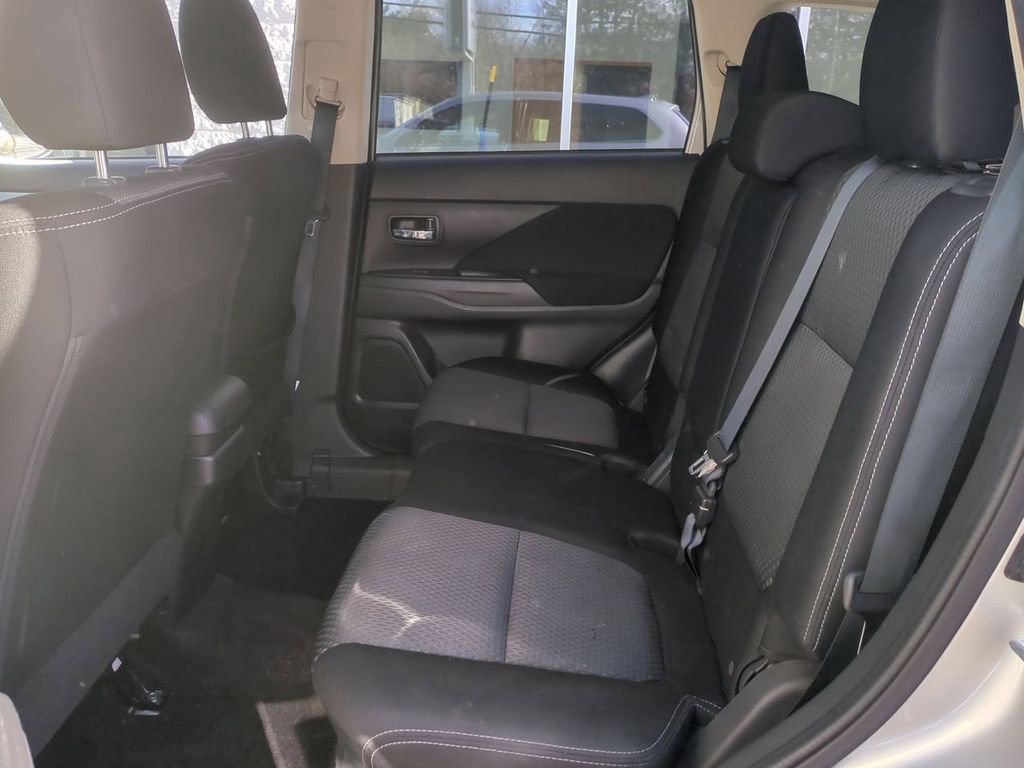 Used 2018 Mitsubishi Outlander ES image 23