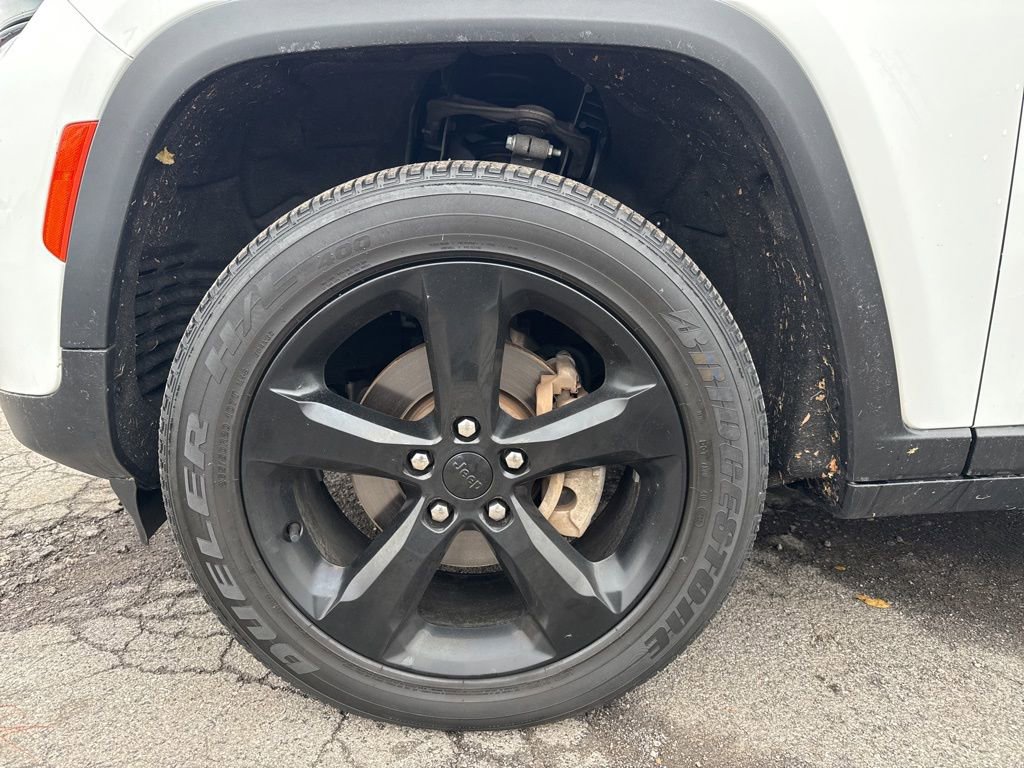 Certified 2023 Jeep Grand Cherokee Altitude image 32