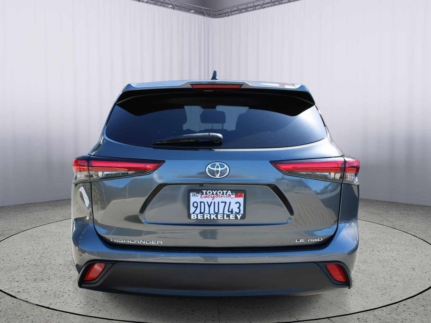 Used 2023 Toyota Highlander LE AWD/4WD image 7