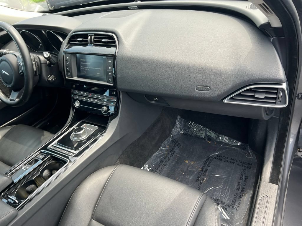 Used 2018 Jaguar XE Premium AWD/4WD image 34