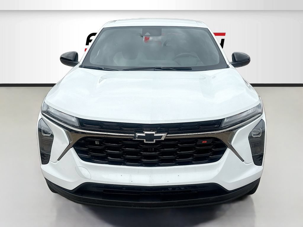 Used 2026 Chevrolet Trax RS FWD image 2