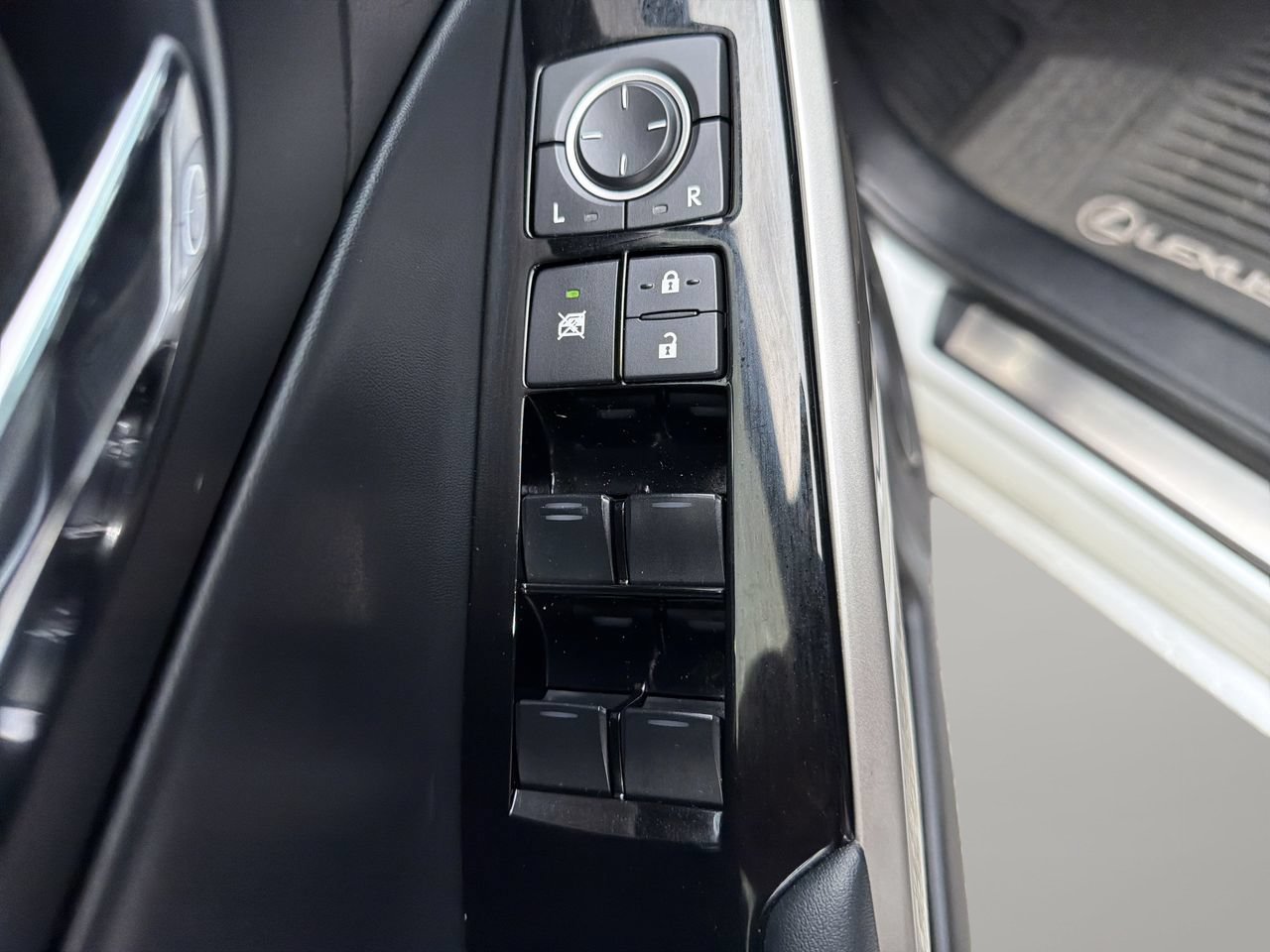 Used 2016 Lexus IS 300 AWD w/ Navigation System Package image 17