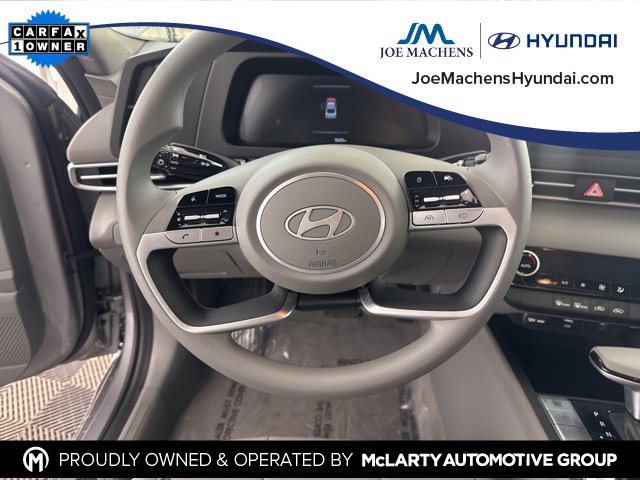 Used 2025 Hyundai Elantra Blue image 32