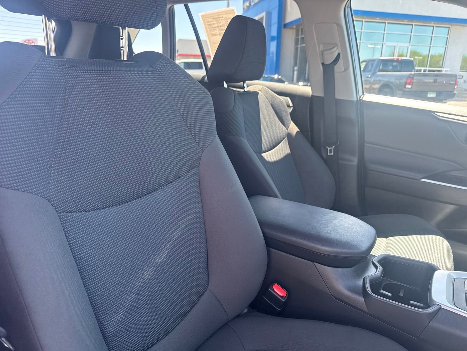 Used 2023 Toyota RAV4 LE AWD/4WD image 5