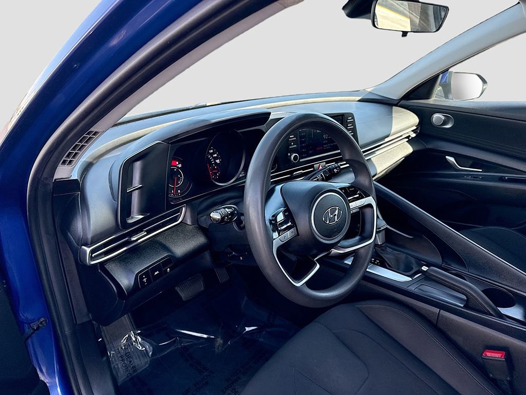 Used 2022 Hyundai Elantra SEL image 15