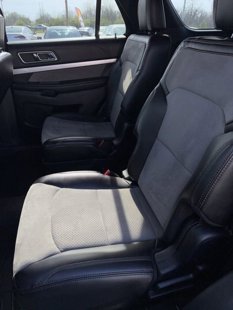 Used 2017 Ford Explorer XLT w/ Equipment Group 202A image 10