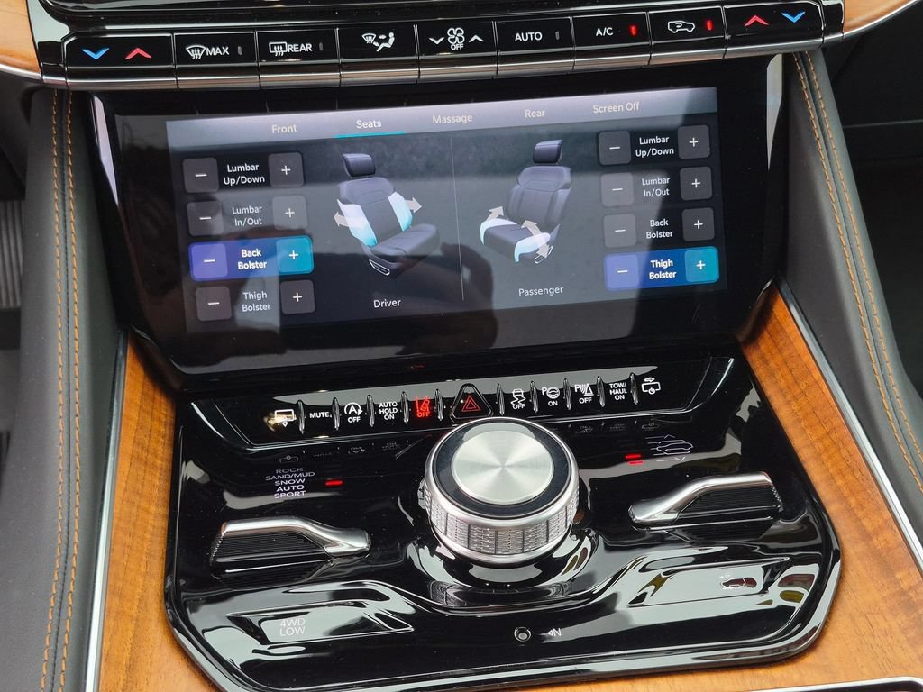 Certified 2025 Jeep Grand Wagoneer L Series III w/ HD Trailer Tow Package AWD/4WD image 22
