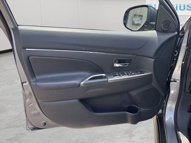 Used 2024 Mitsubishi Outlander Sport SE AWD/4WD image 9
