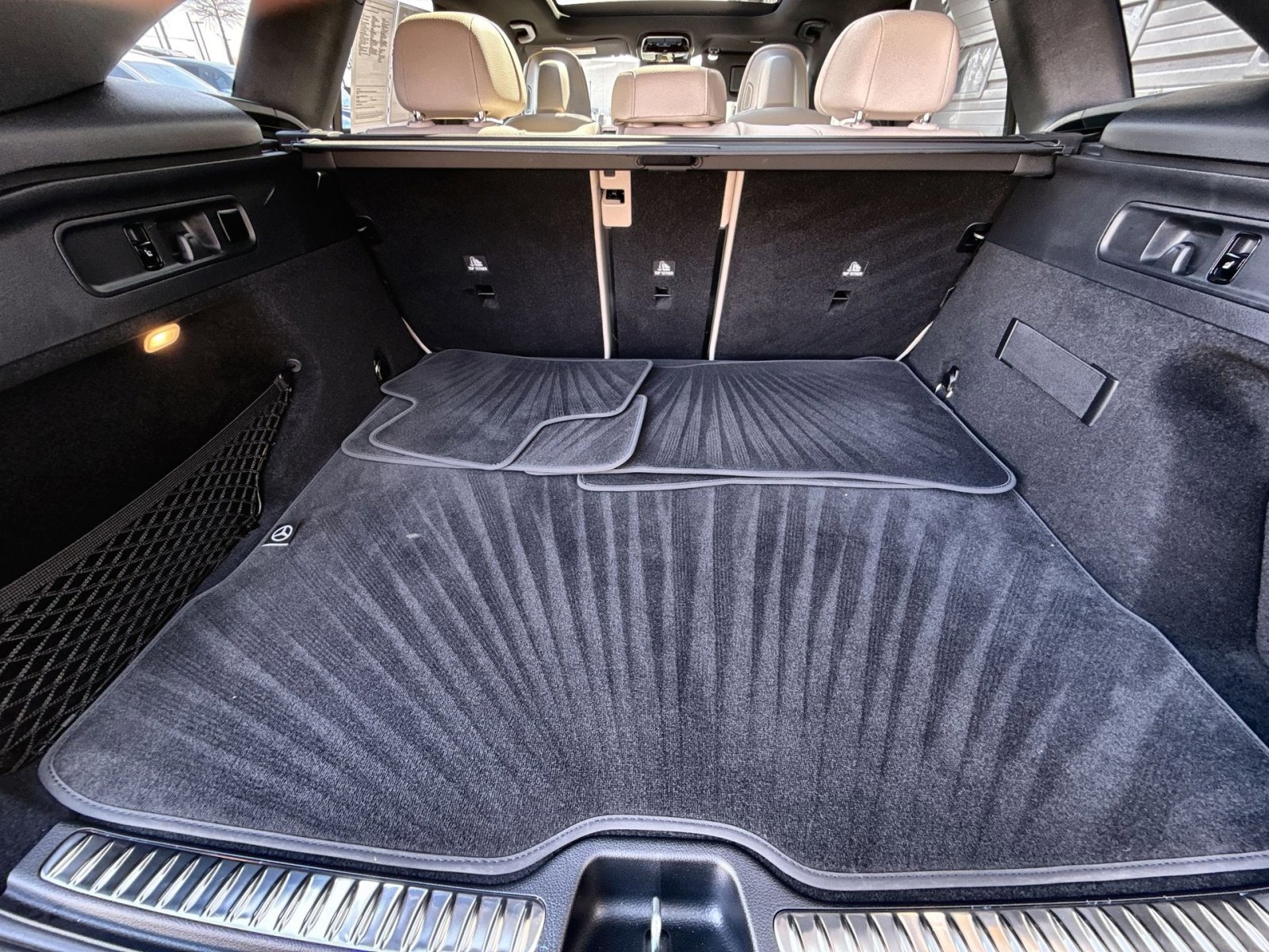 Used 2025 Mercedes-Benz GLC 300 4MATIC image 27