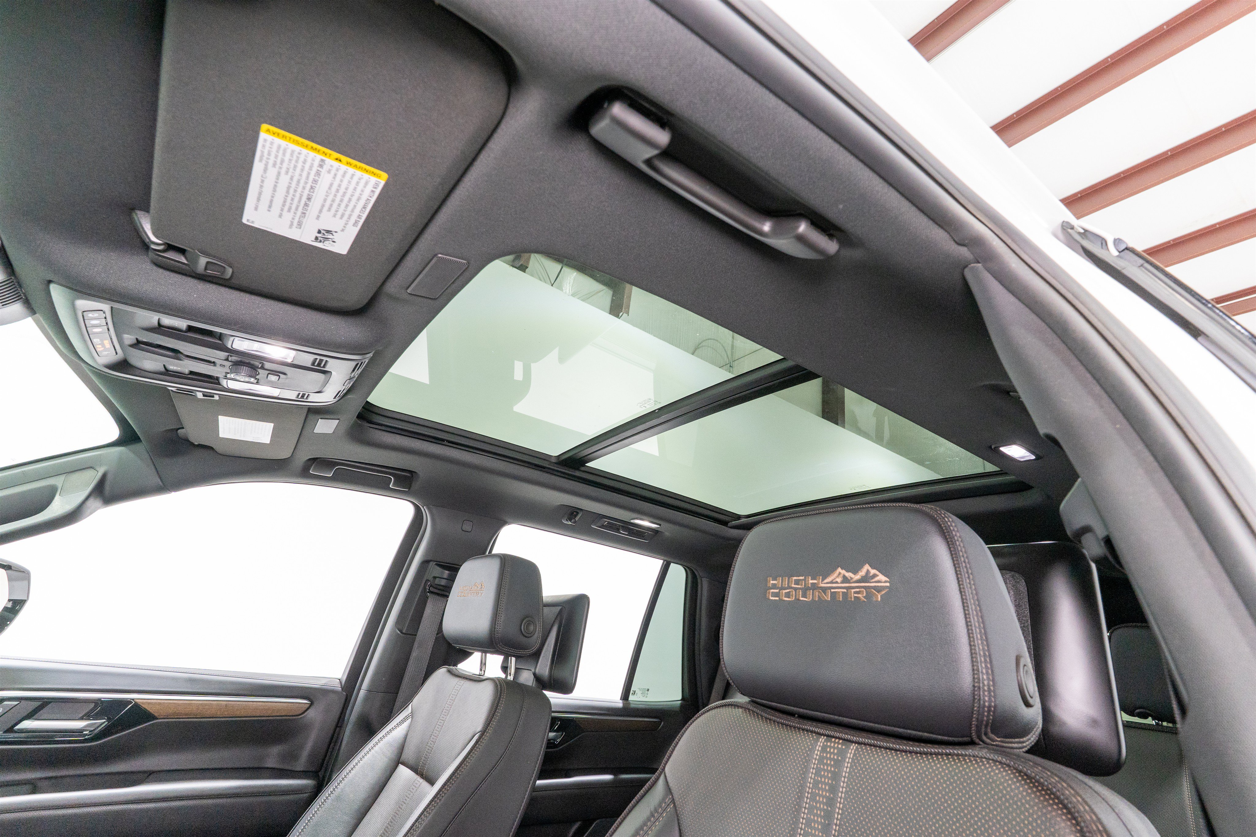 Used 2025 Chevrolet Tahoe High Country AWD/4WD image 18