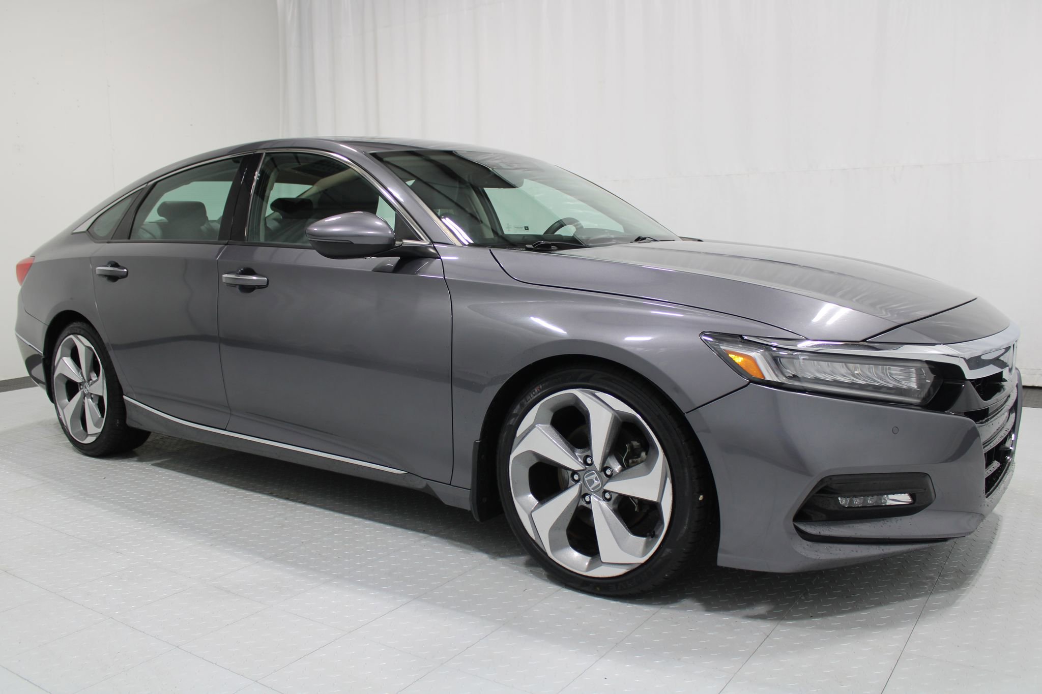 Used 2018 Honda Accord Touring image 4