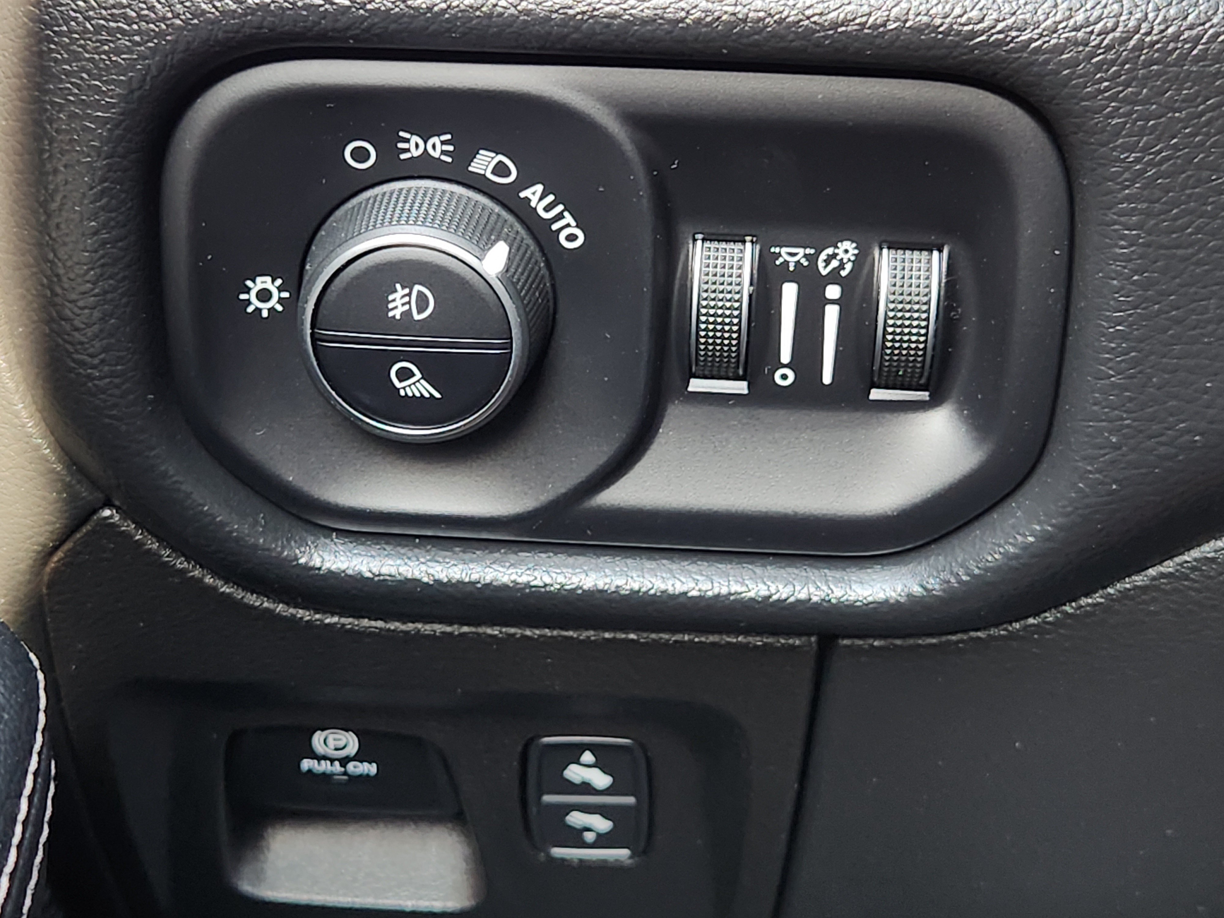 Used 2022 RAM 1500 Laramie AWD/4WD image 26