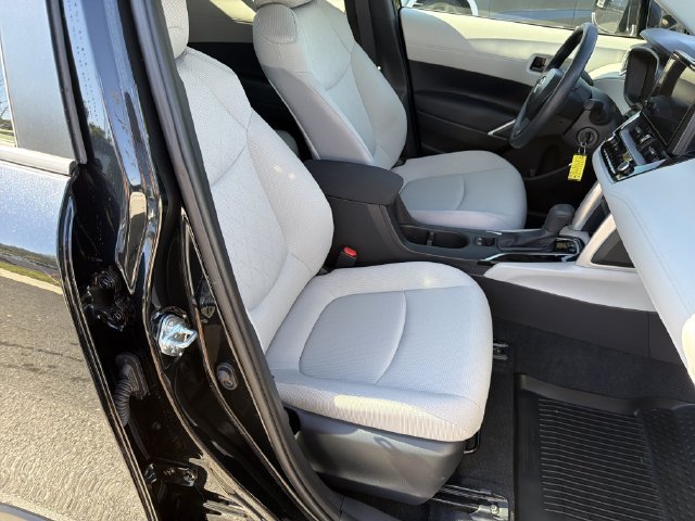 Used 2025 Toyota Corolla Cross L FWD image 15