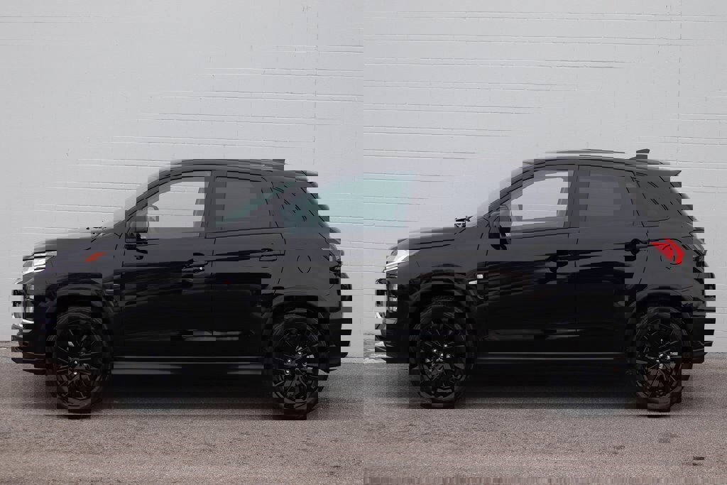 Used 2025 Mitsubishi Outlander Sport LE image 2