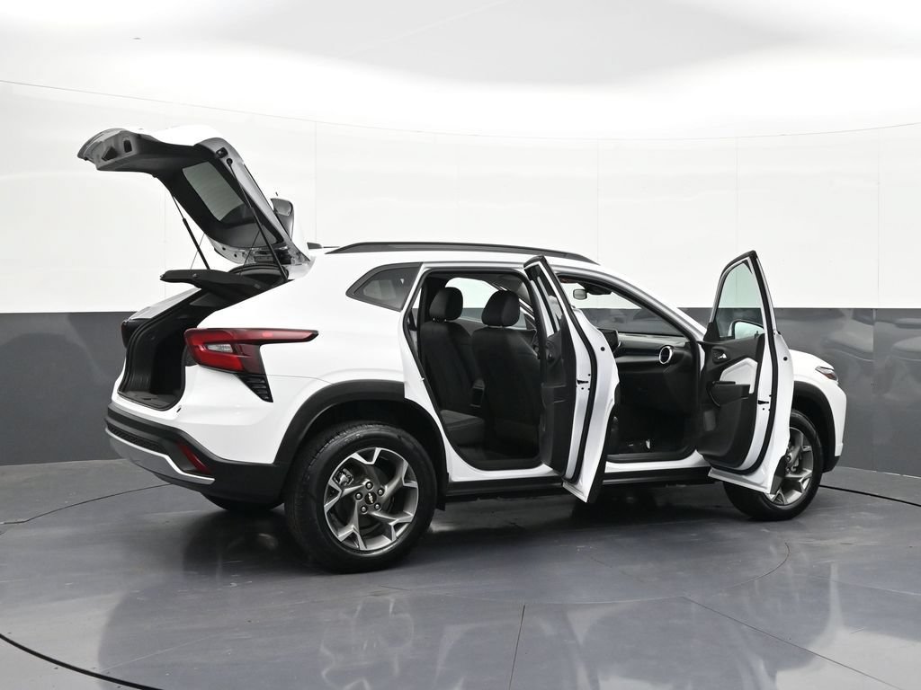 Certified 2025 Chevrolet Trax LT FWD image 37