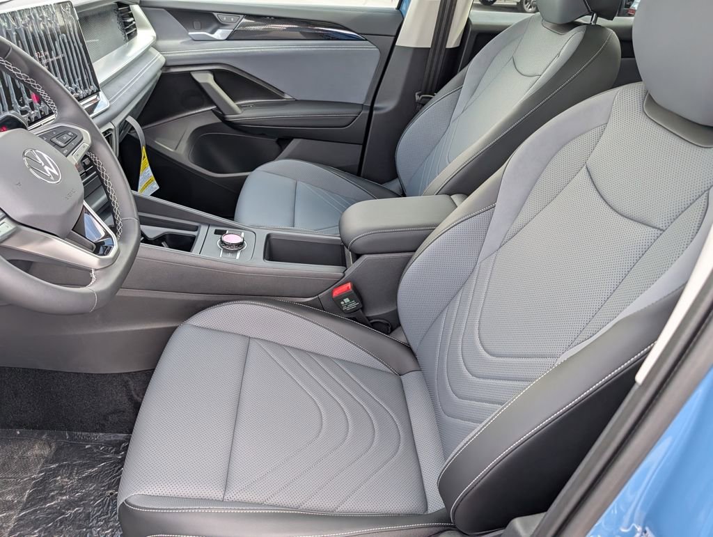 New 2025 Volkswagen Tiguan SE image 11