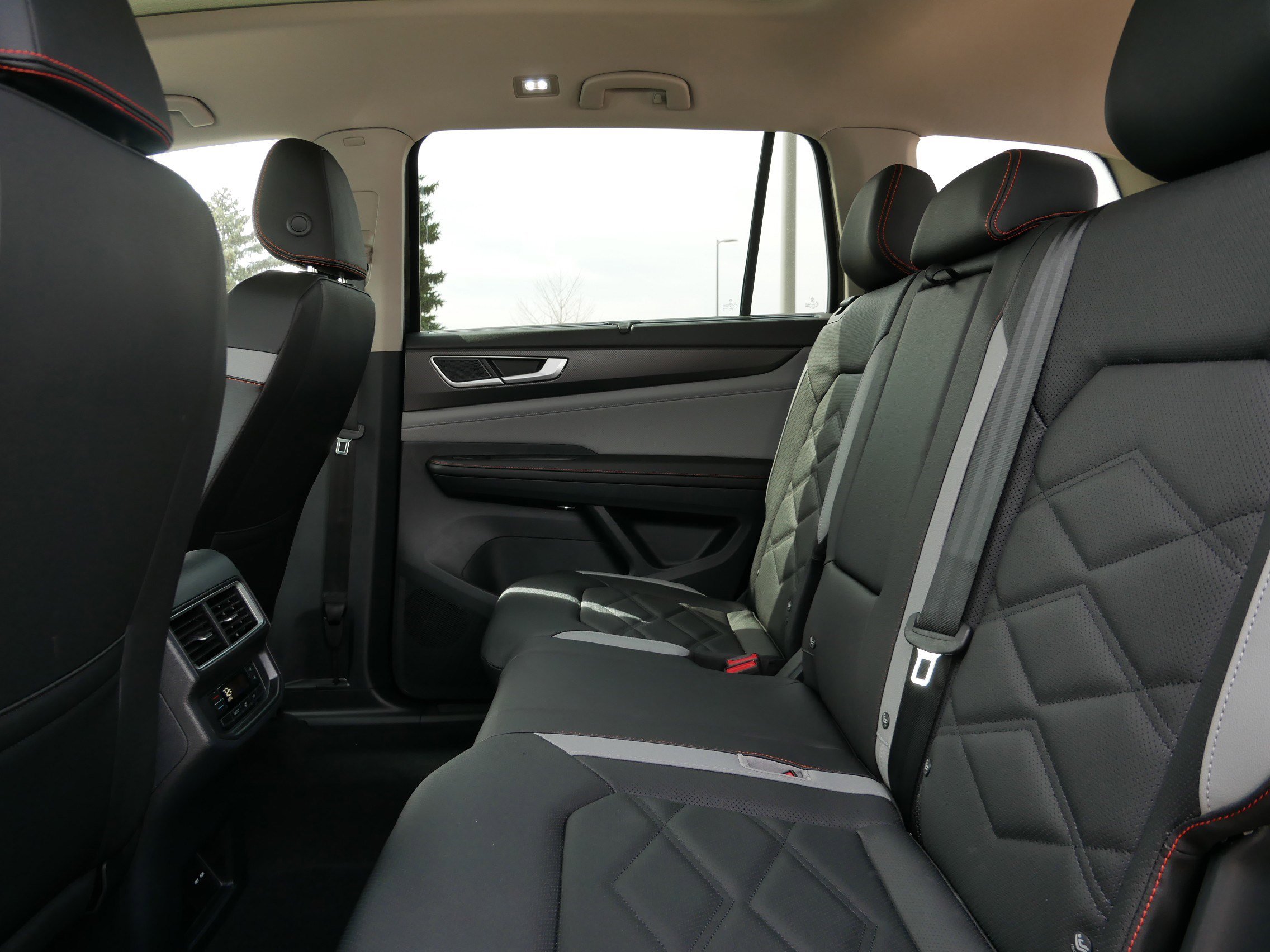 New 2026 Volkswagen Atlas Peak Edition image 5