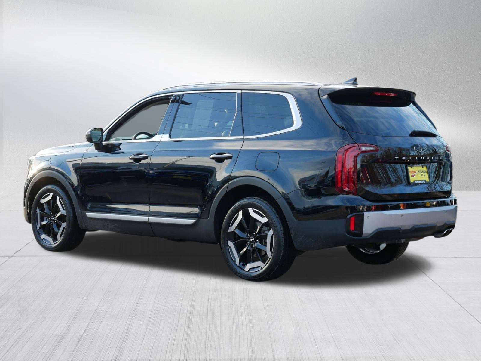 Used 2023 Kia Telluride S w/ S Sunroof Package image 5