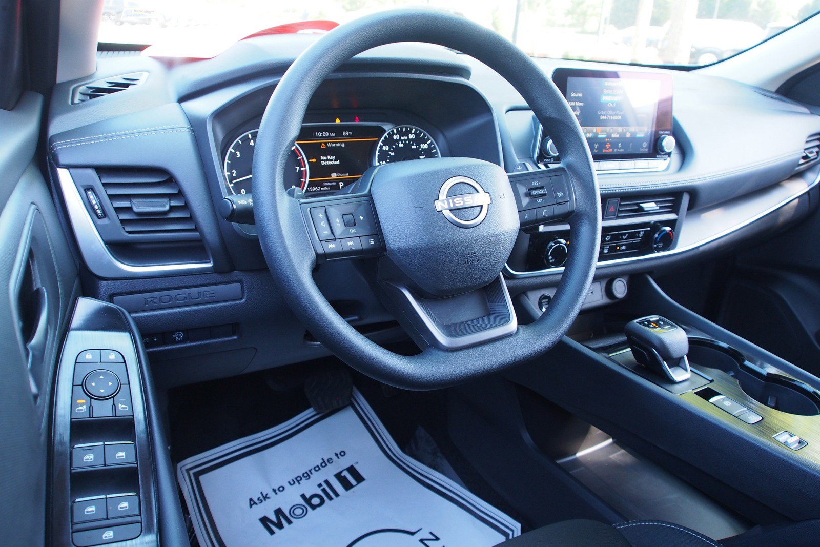 Used 2025 Nissan Rogue S FWD image 15