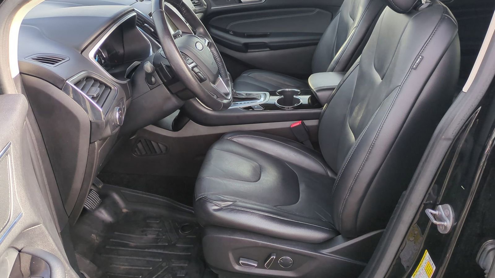 Used 2018 Ford Edge Titanium image 16