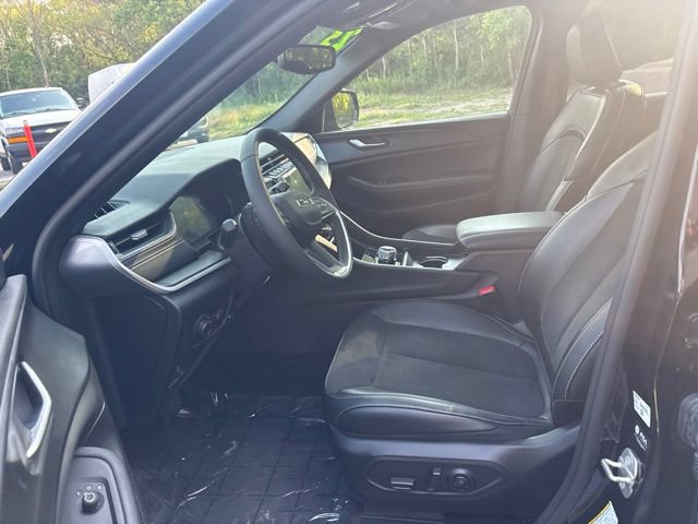 Used 2023 Jeep Grand Cherokee Altitude AWD/4WD image 15