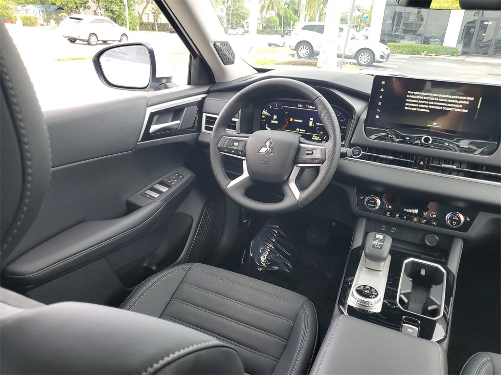 New 2025 Mitsubishi Outlander SE image 15