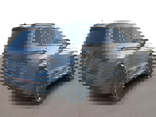 Used 2022 Volkswagen Tiguan SE R-Line image 4