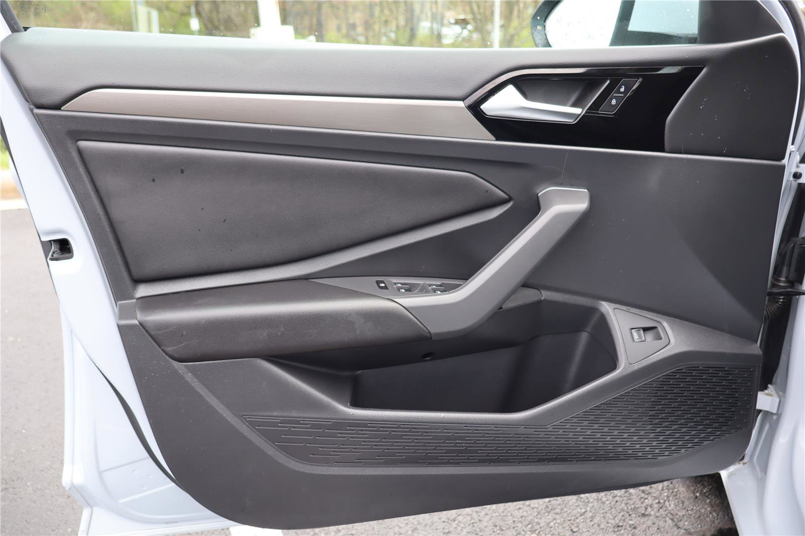 Used 2019 Volkswagen Jetta SEL Premium image 14