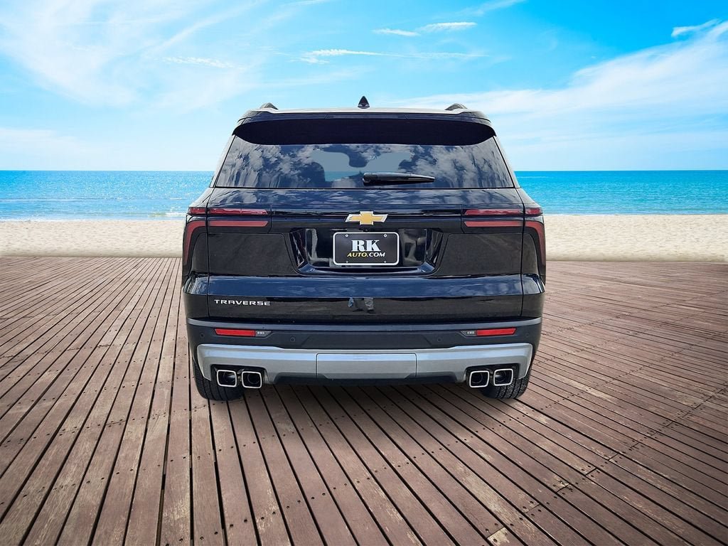 Certified 2025 Chevrolet Traverse LT w/ Driver Confidence Package FWD image 5