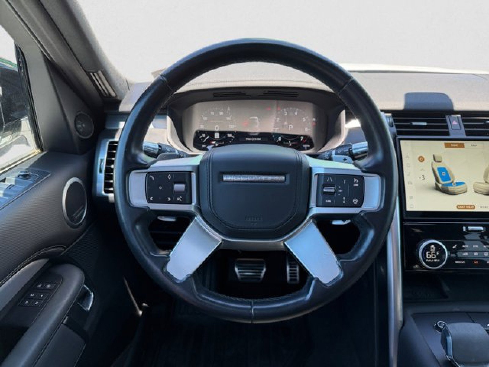 Certified 2022 Land Rover Discovery HSE R-Dynamic AWD/4WD image 15
