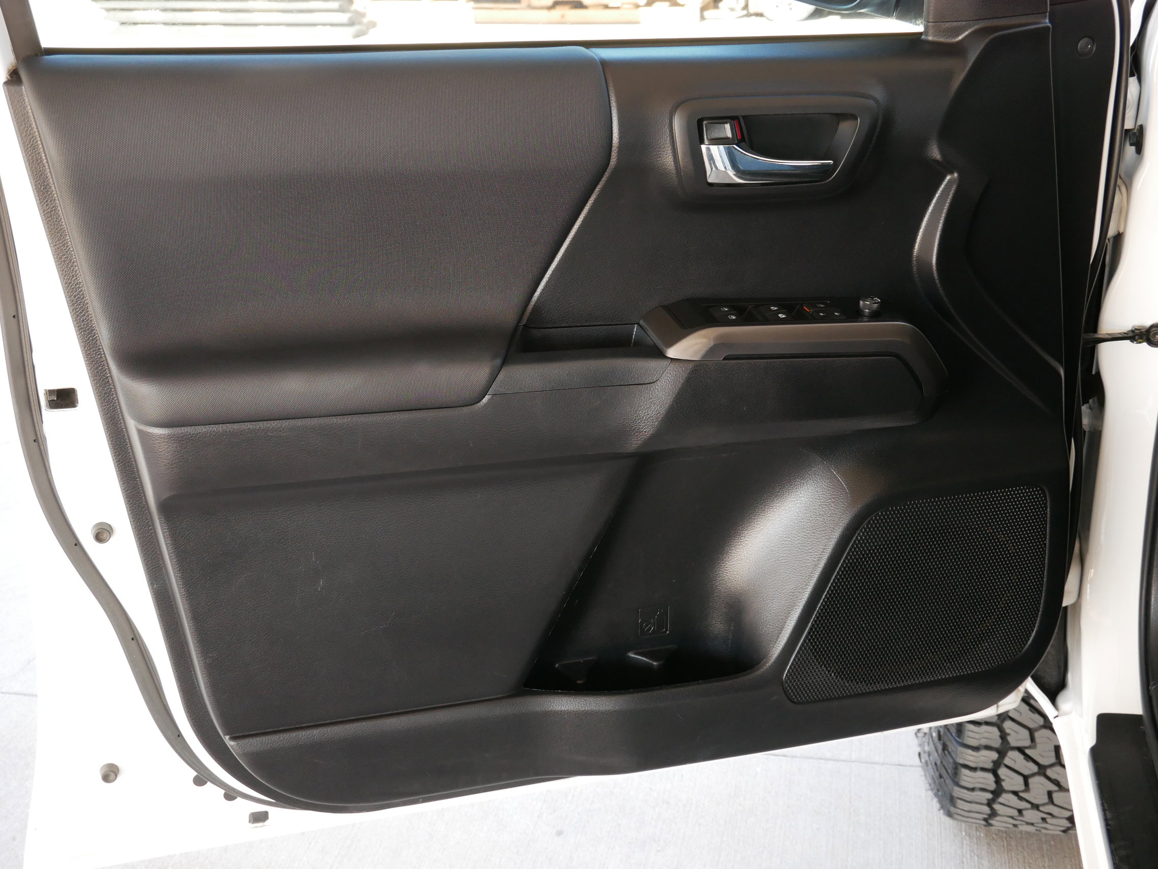 Used 2021 Toyota Tacoma TRD Off-Road w/ Technology Package image 6