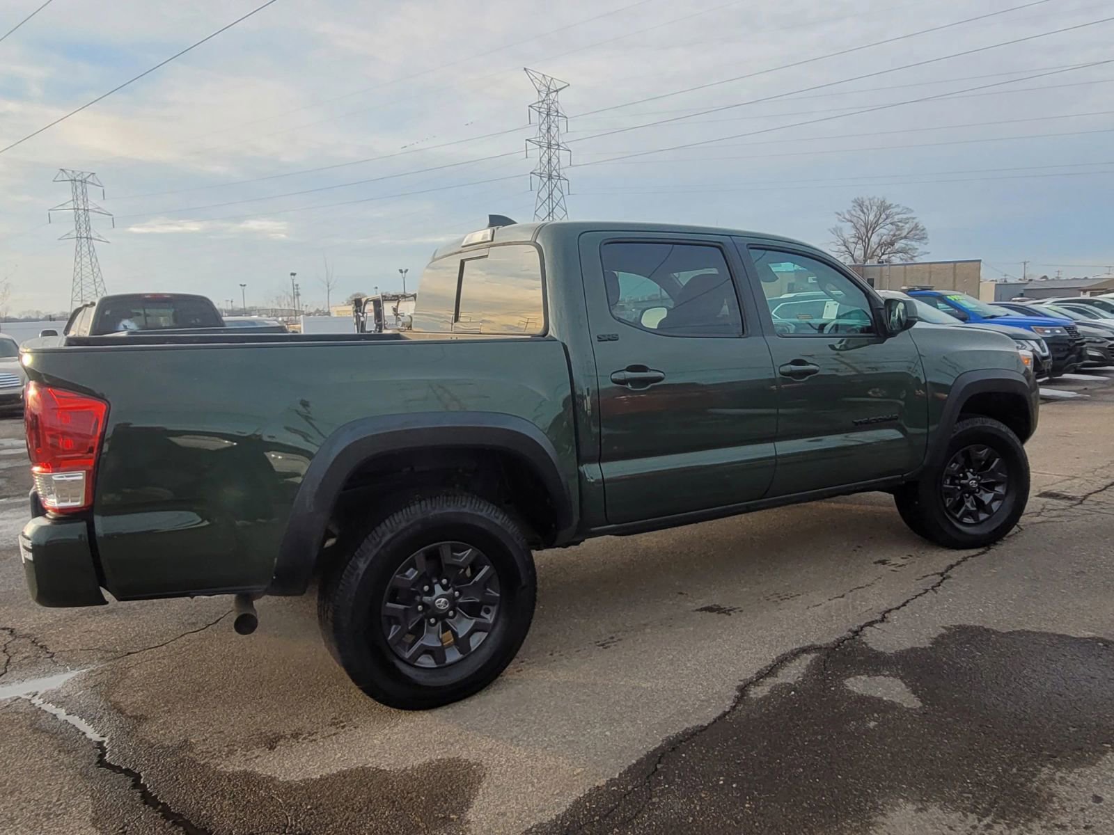 Used 2021 Toyota Tacoma SR5 w/ Trail Edition image 10