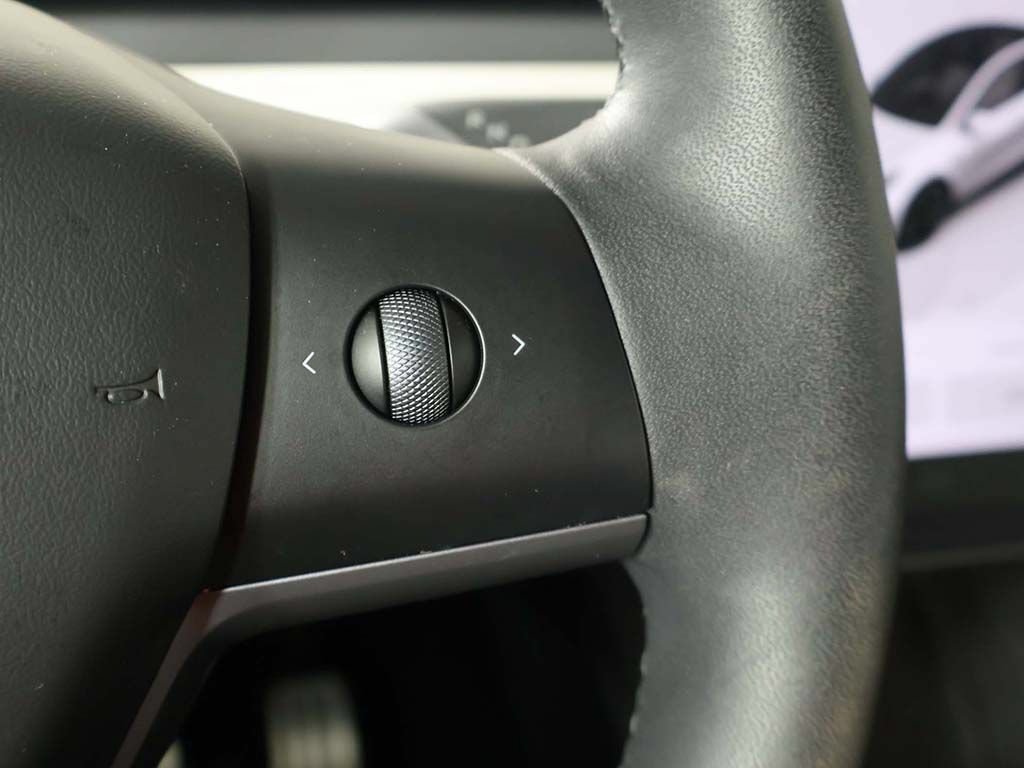 Used 2023 Tesla Model Y Performance AWD/4WD image 39