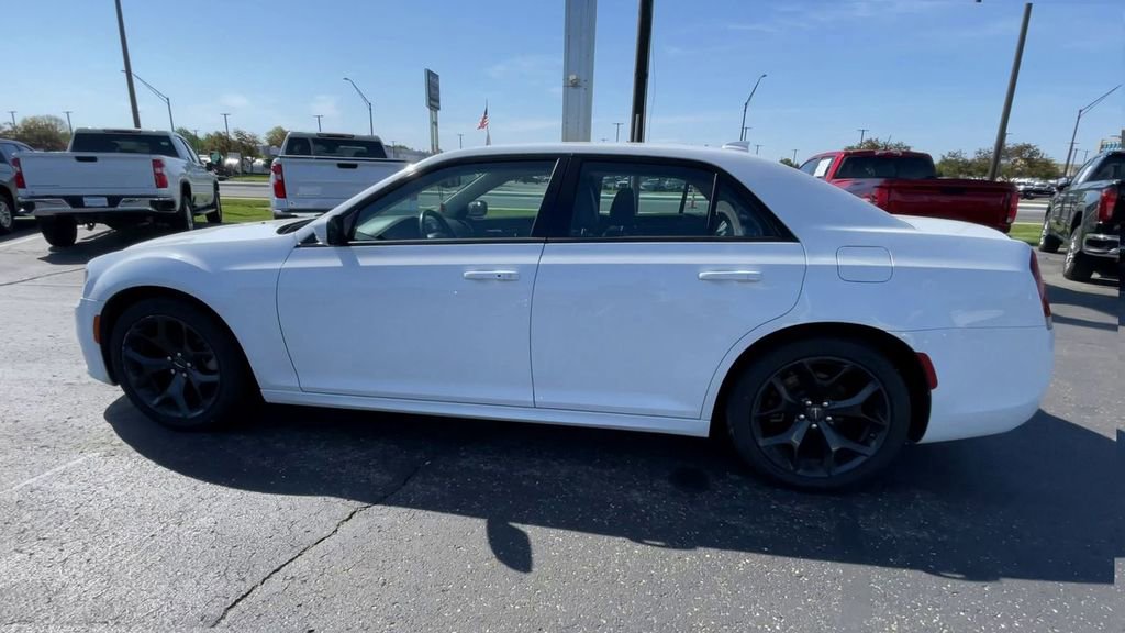 Used 2022 Chrysler 300 Touring L w/ Comfort Group RWD image 7