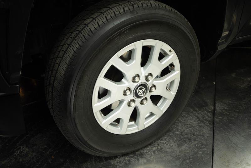 Used 2025 Toyota Tacoma SR5 AWD/4WD image 4