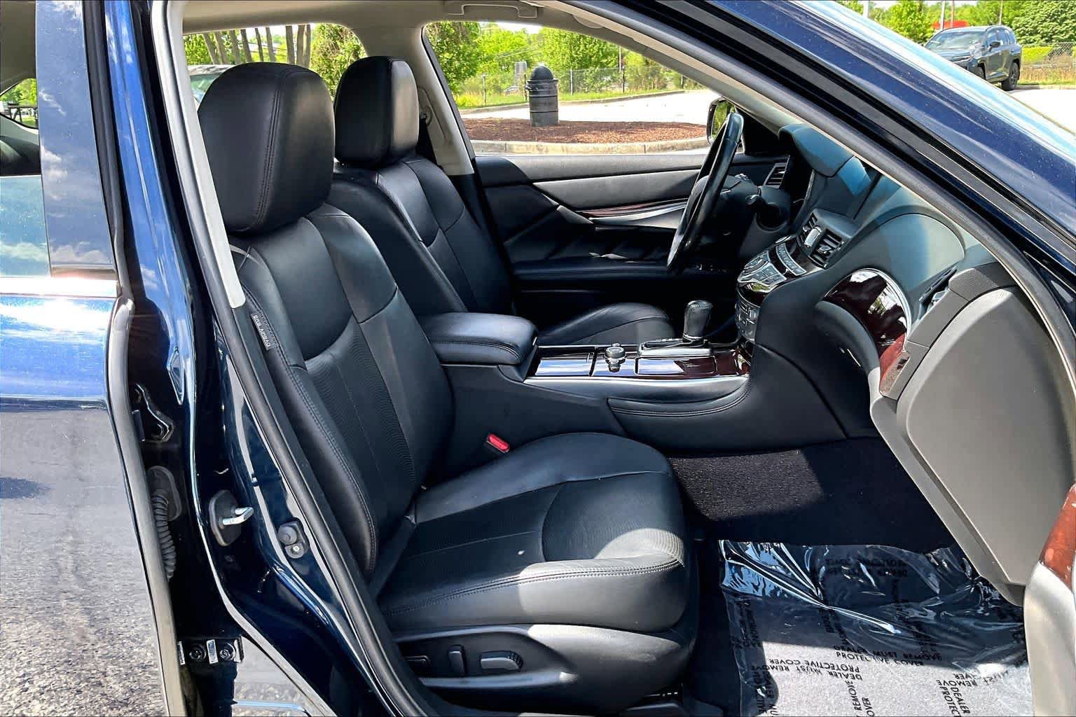 Used 2016 INFINITI Q70 L 3.7 AWD/4WD image 9