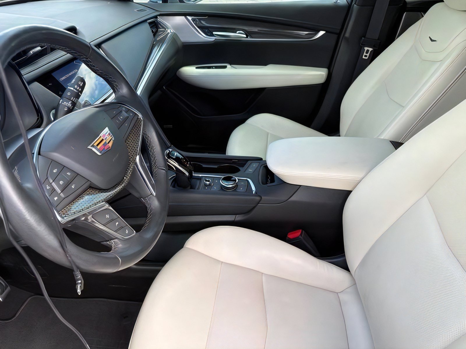 Used 2024 Cadillac XT5 Sportv w/ Technology Package AWD/4WD image 14