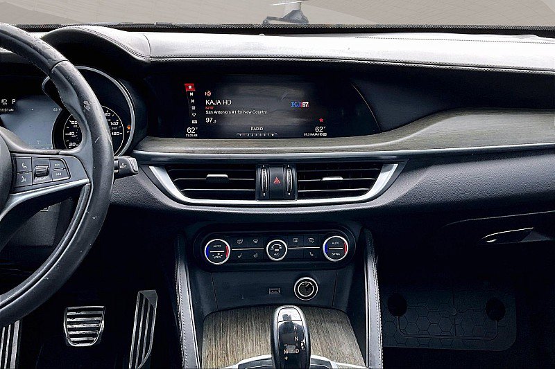 Used 2019 Alfa Romeo Stelvio Ti Lusso w/ Quick Order Package 22X Lusso image 6