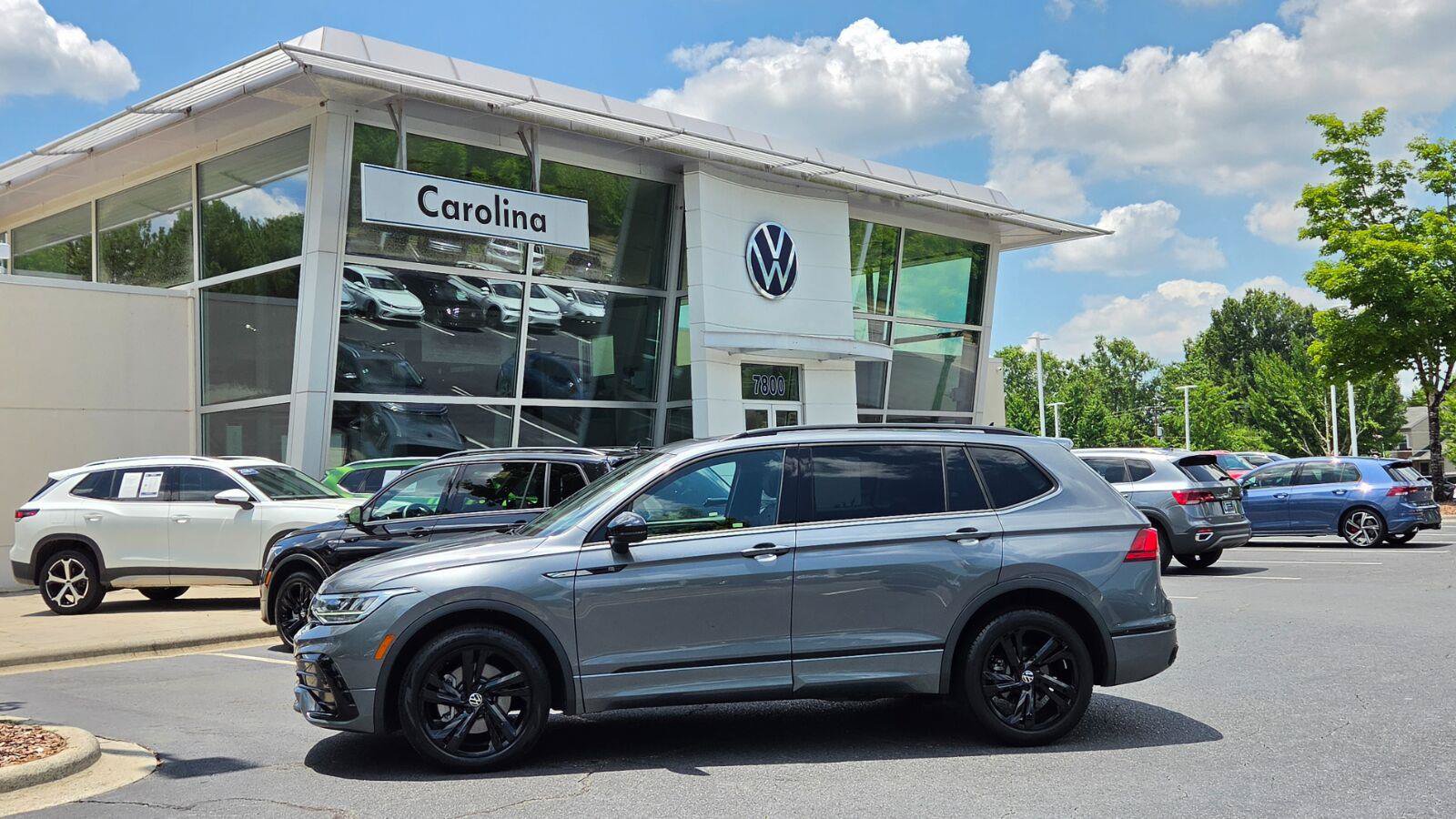 Certified 2024 Volkswagen Tiguan SE R-Line FWD image 2