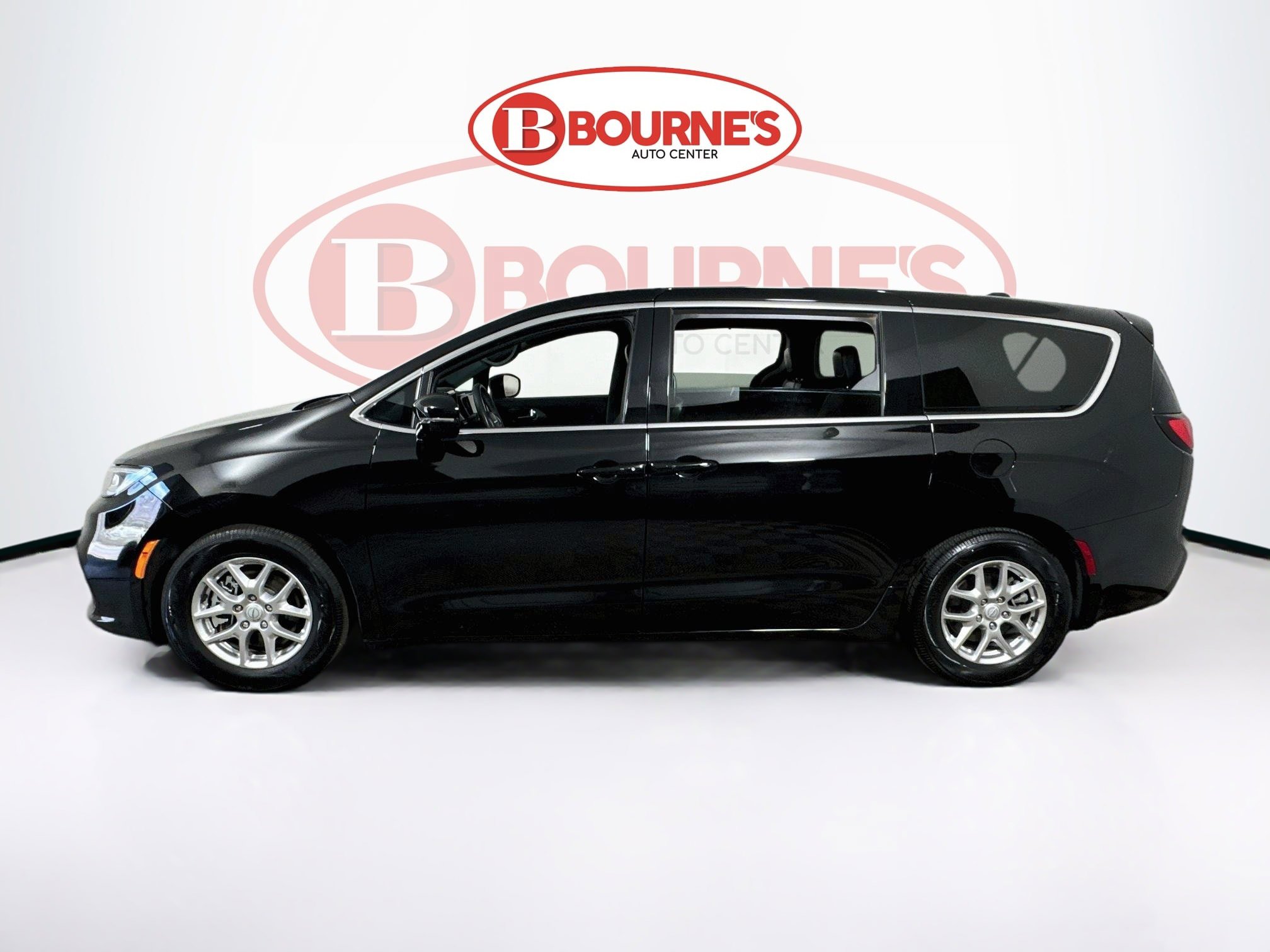 Used 2025 Chrysler Pacifica Select FWD image 6