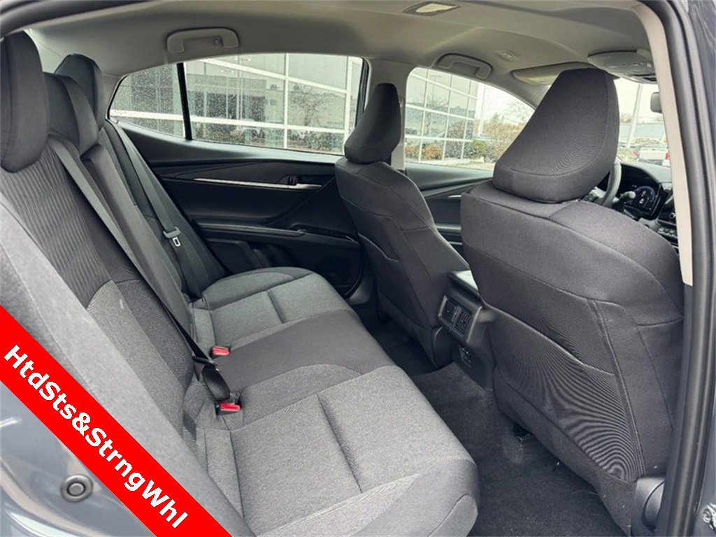 Used 2025 Toyota Camry LE image 9